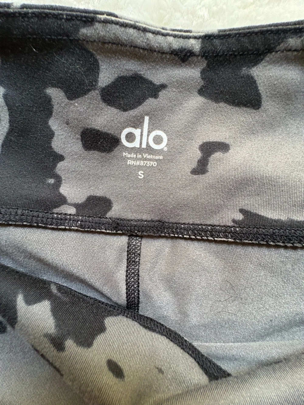 Alo Yoga Womens Airbrush Abstract Tie Dye Cropped Leggings Size S